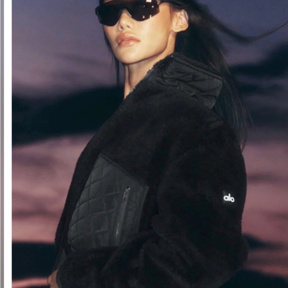ALO Yoga Jackets & Blazers - ALO Yoga Women's Black Teddy Jacket